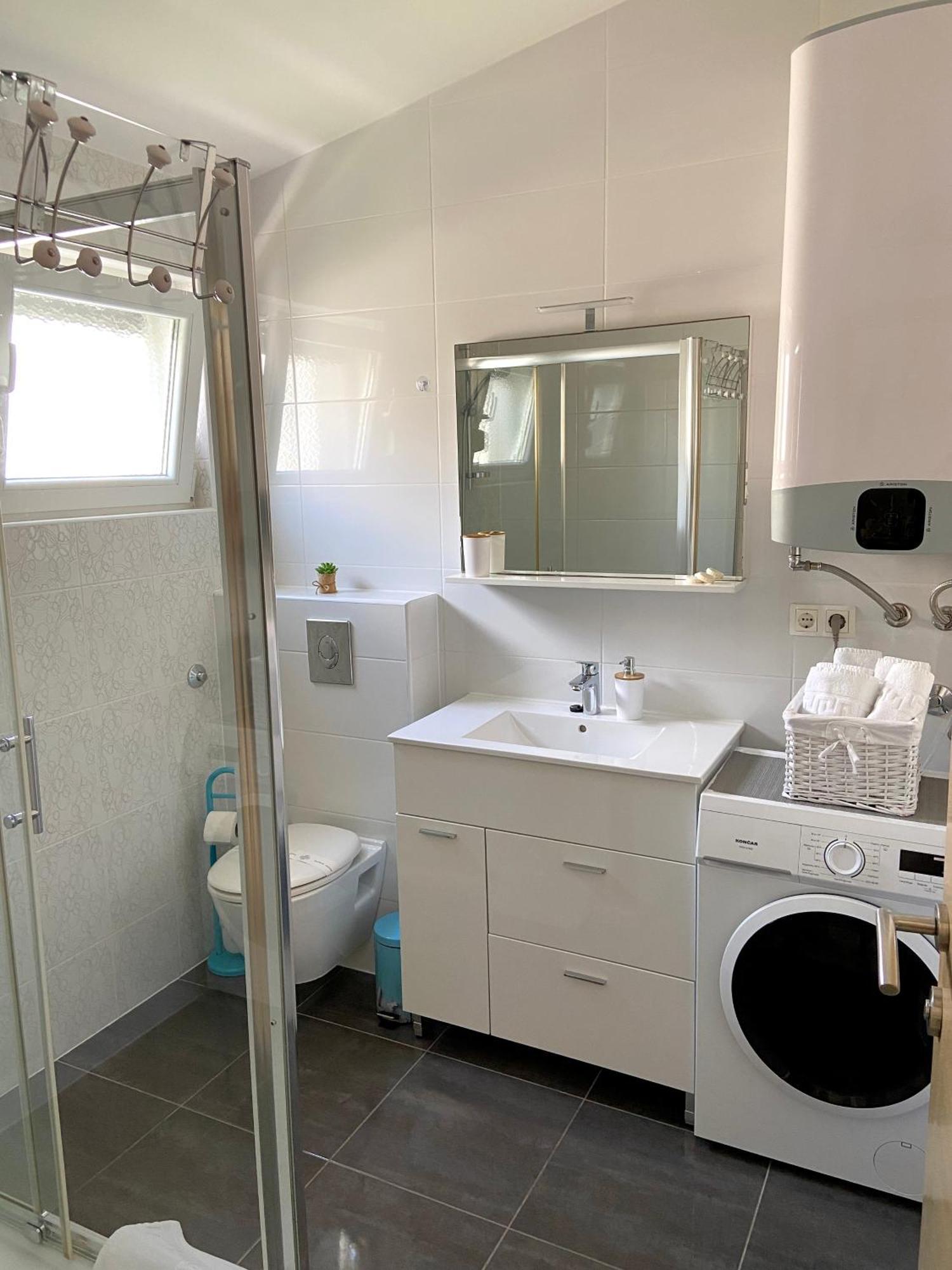 Apartmani Villa Adriatic ヴィル エクステリア 写真